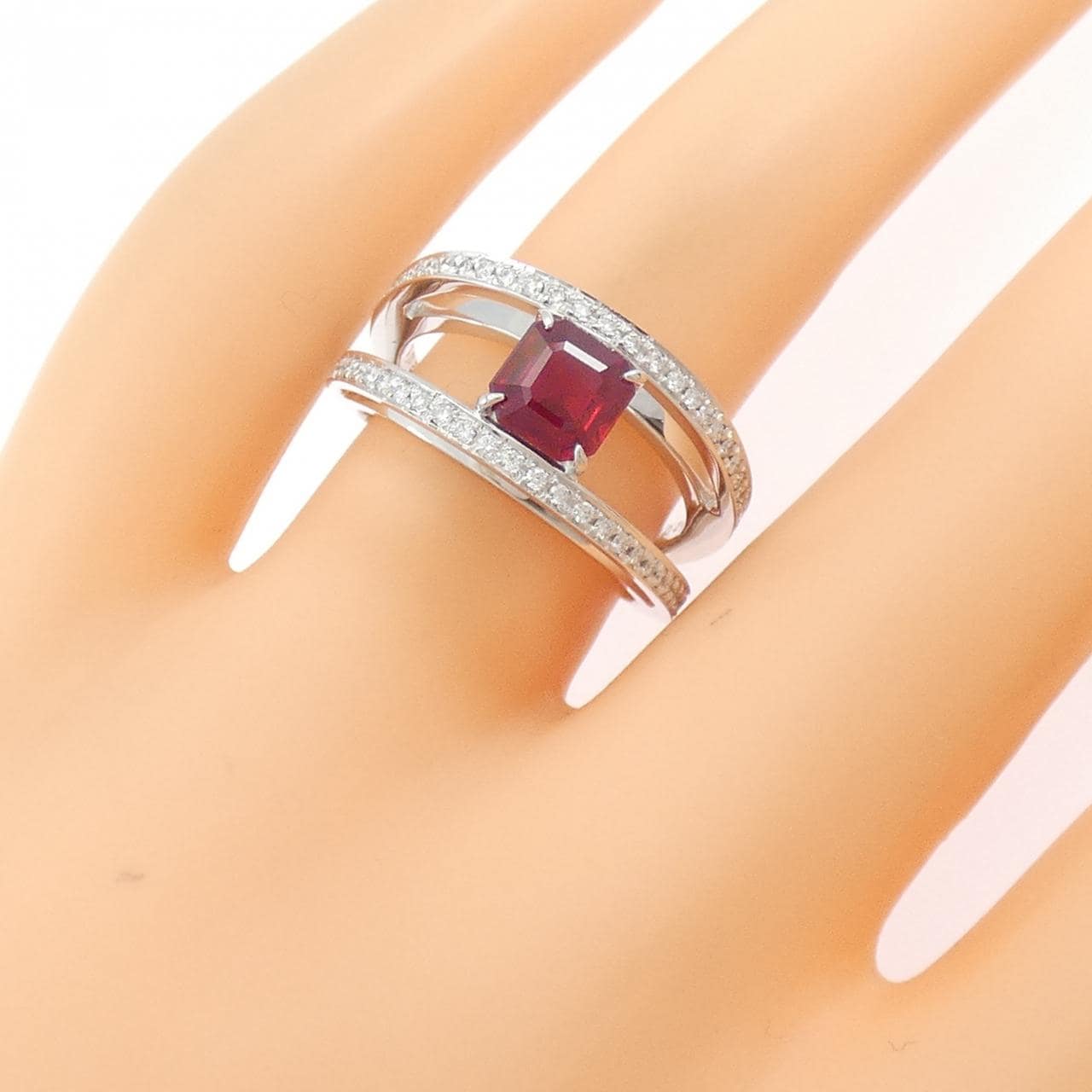 K18WG ピジョンブラッド ルビー リング 1.08CT ビルマ産