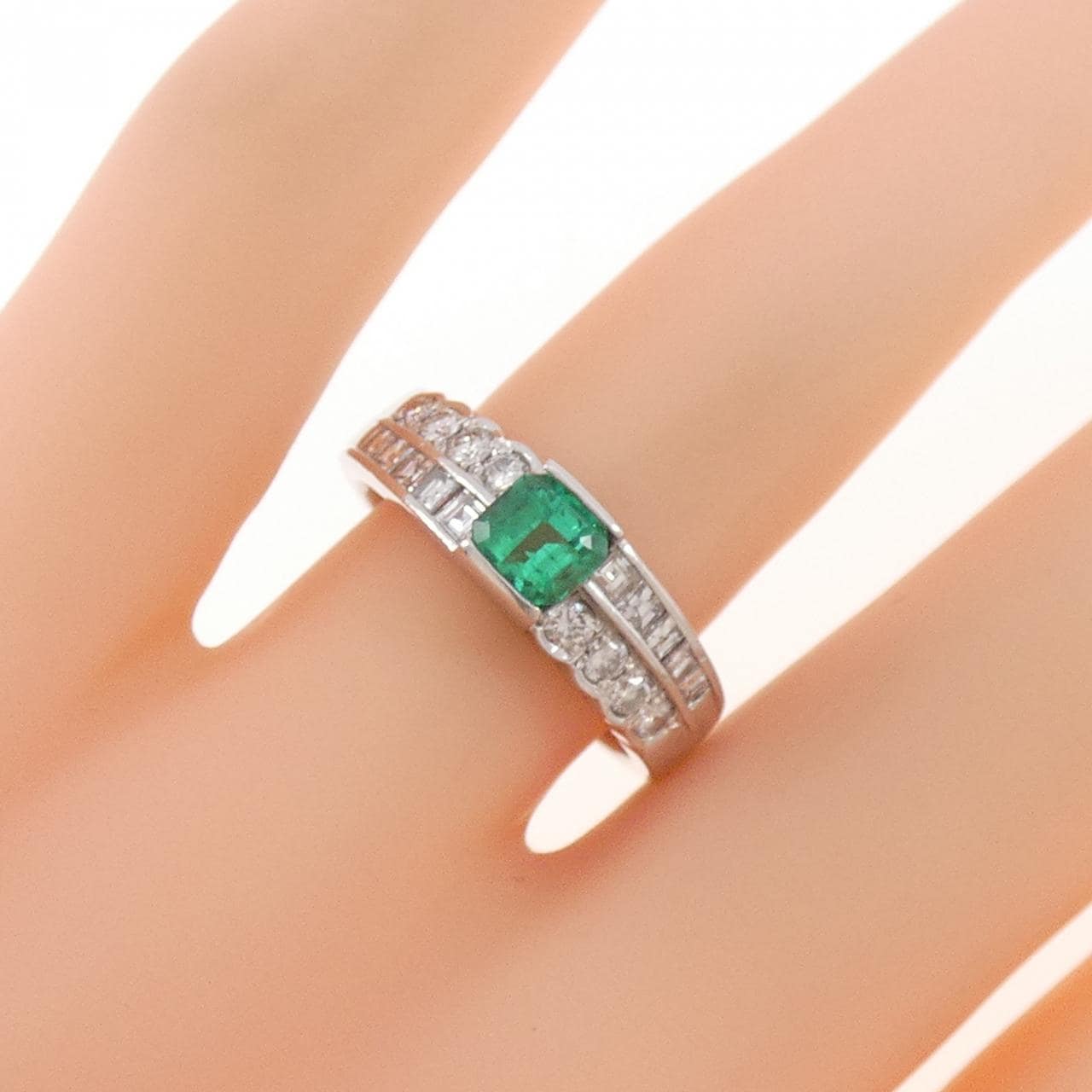 PT900 エメラルド リング 0.49CT