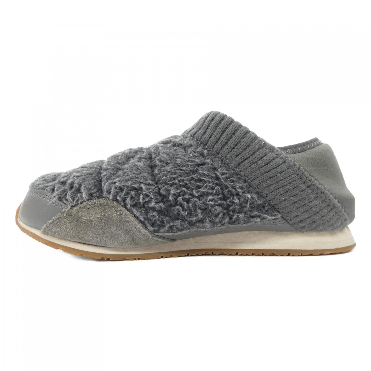 テバ TEVA スニーカー