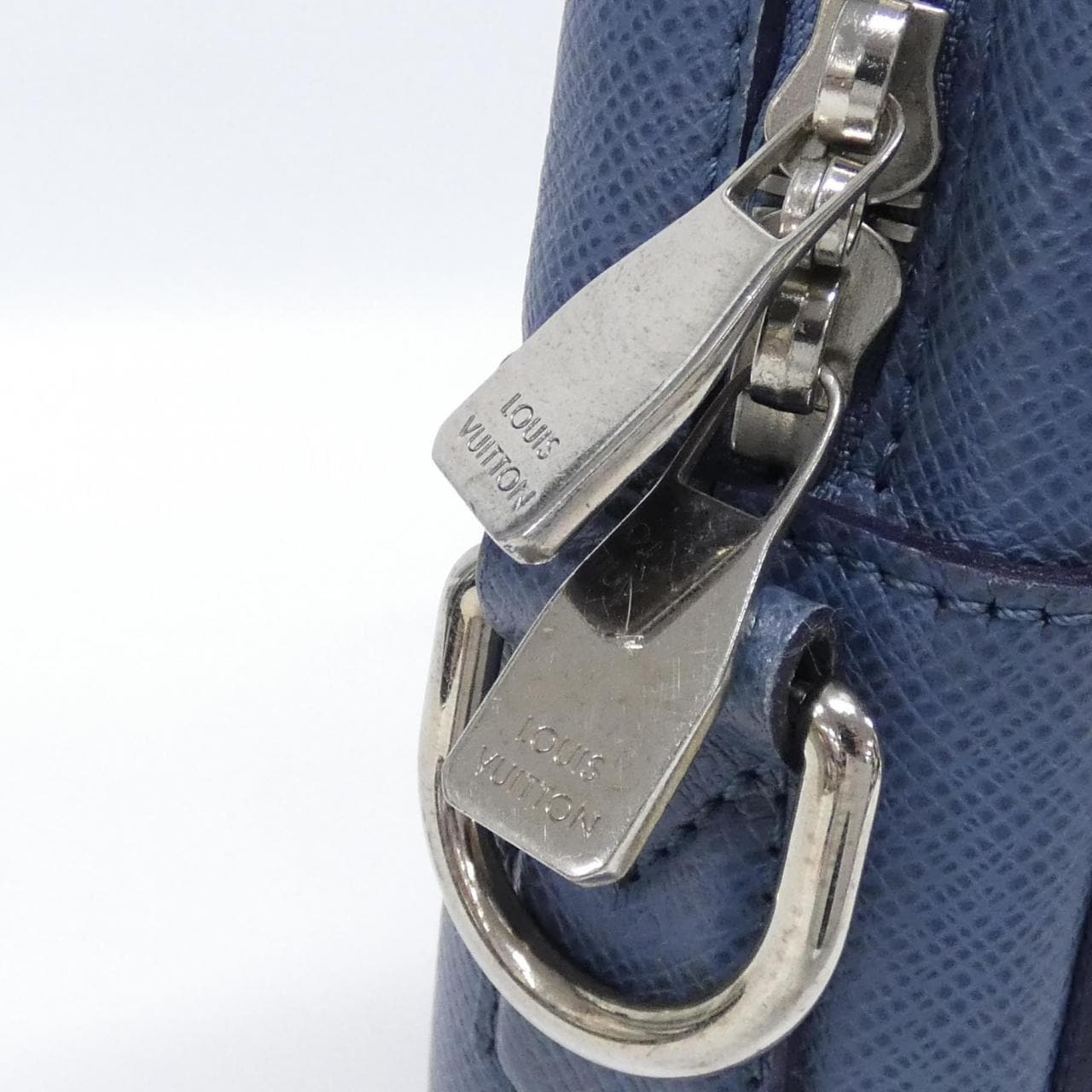 LOUIS VUITTON Vuitton Taiga Porte Document Voyage MM M30645 Bag