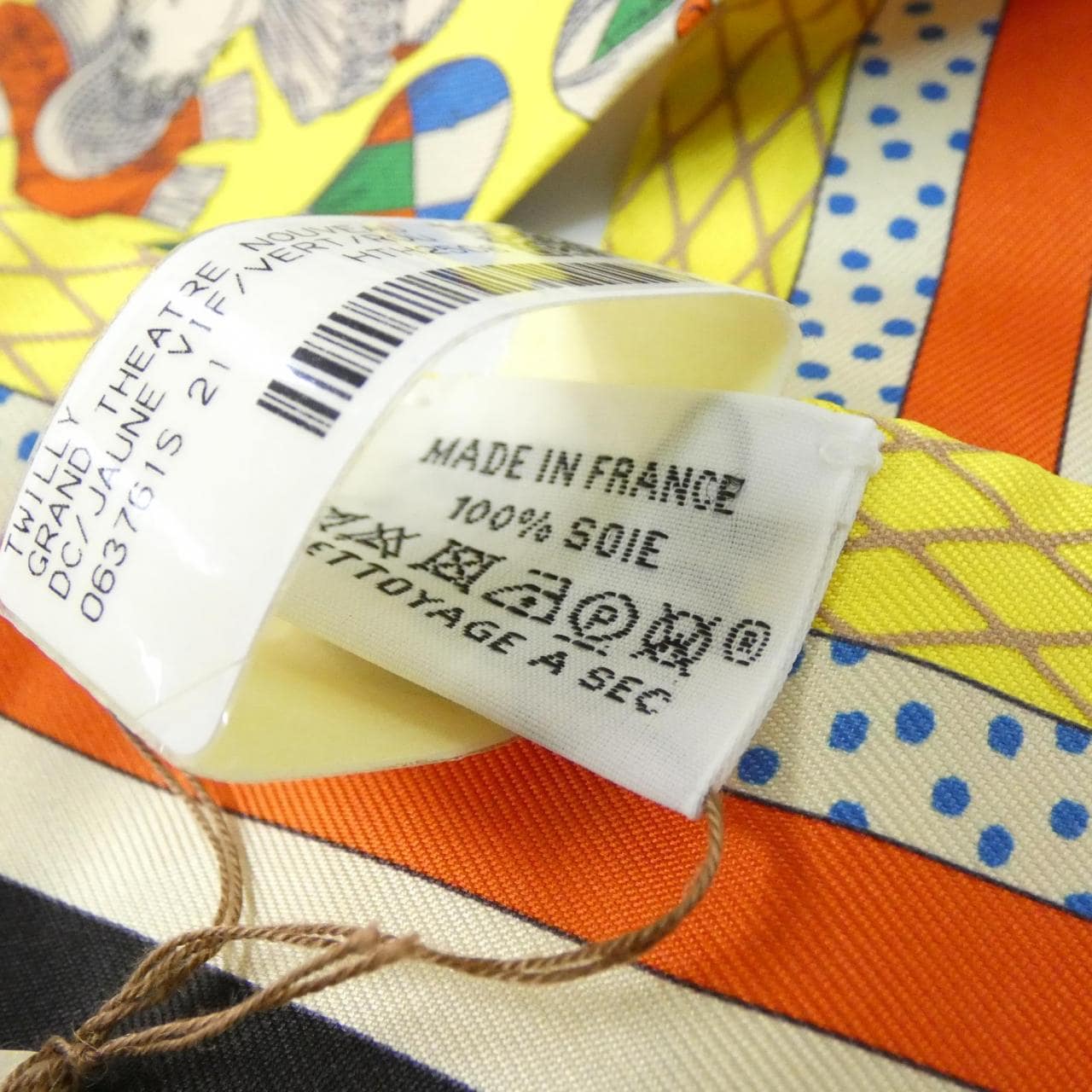 【未使用品】エルメス GRAND THEATRE NOUVEAU ツイリー 063761S スカーフ
