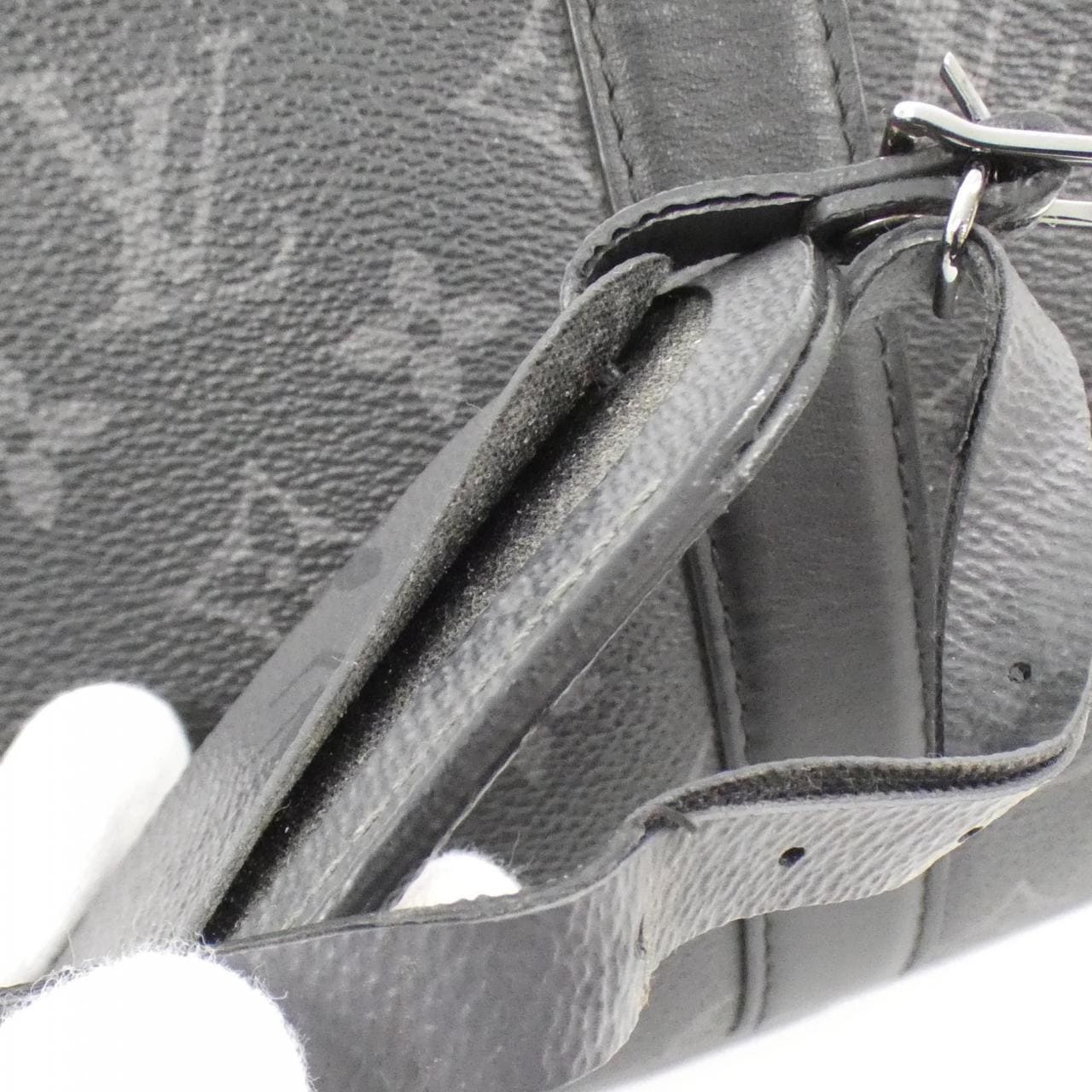 LOUIS VUITTON Monogram Eclipse Reverse City Keepall M45936 肩背包