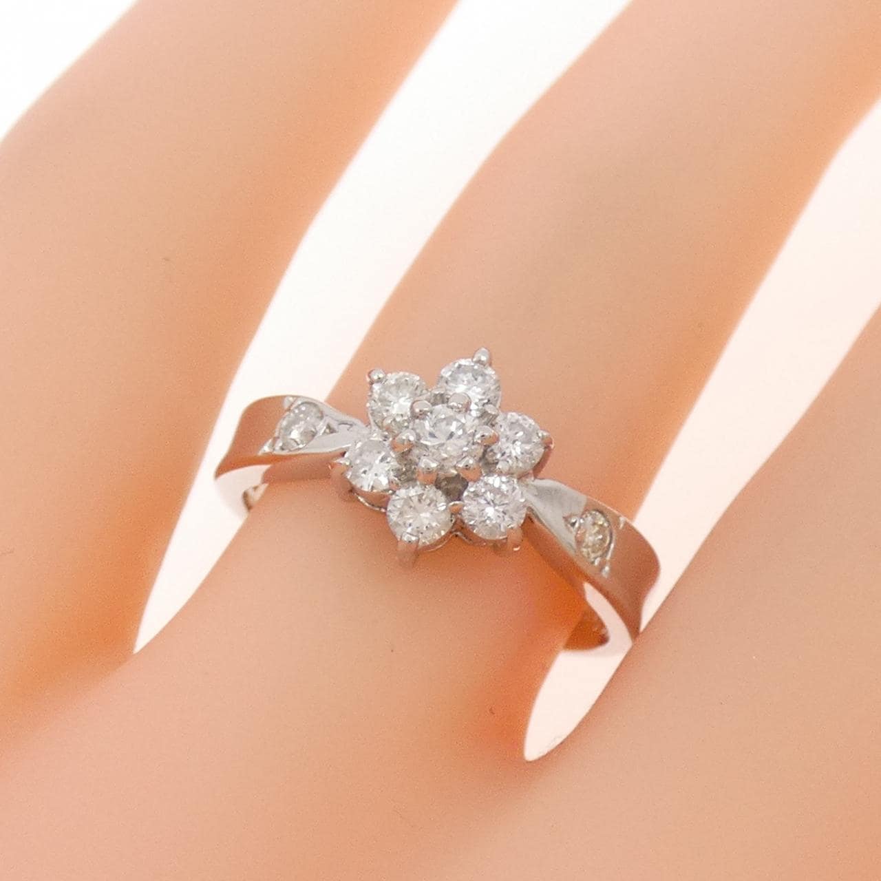 PT850 フラワー ダイヤモンド リング 0.53CT