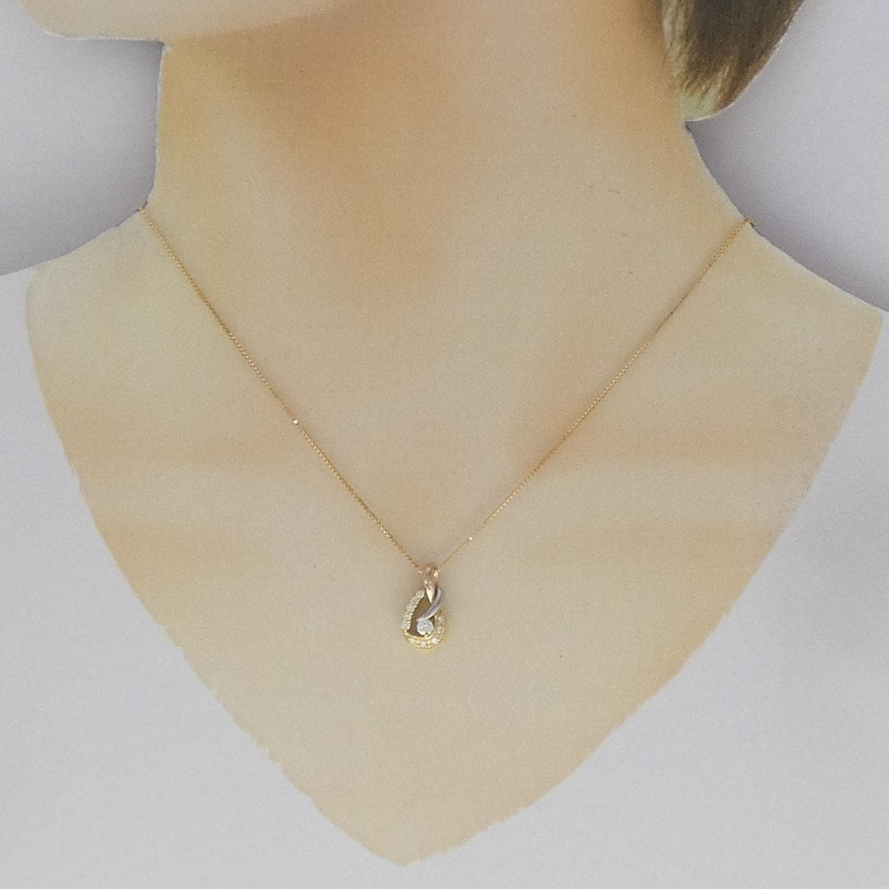 K18YG/PT900/K18PG ダイヤモンド ネックレス 0.26CT