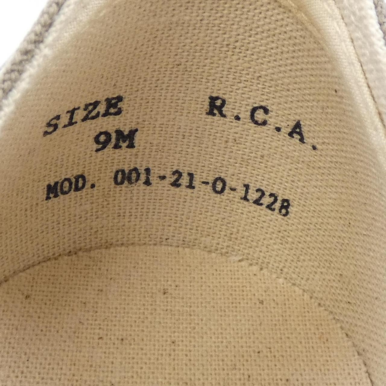 R.C.A. スニーカー
