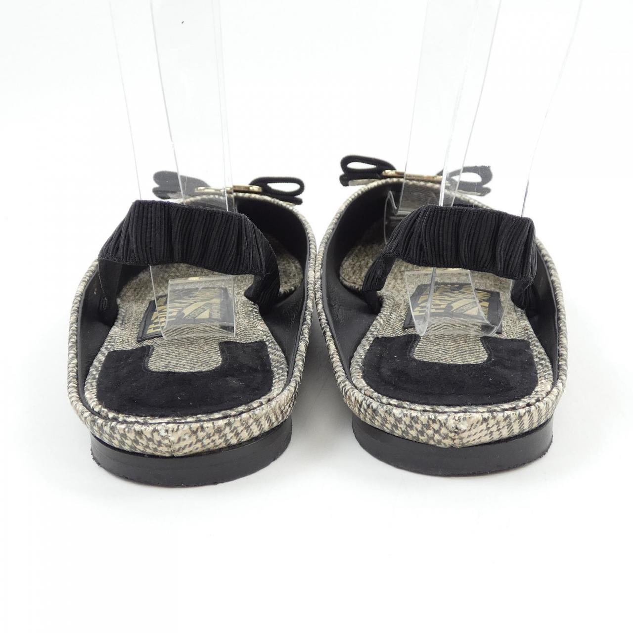 サルヴァトーレフェラガモ SALVATORE FERRAGAMO VARINA サンダル