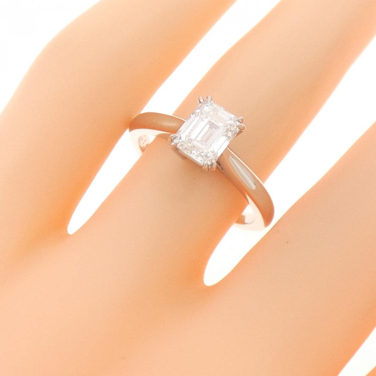 ハリーウィンストン ダイヤモンド リング 1.14CT E VS2 エメラルドカット