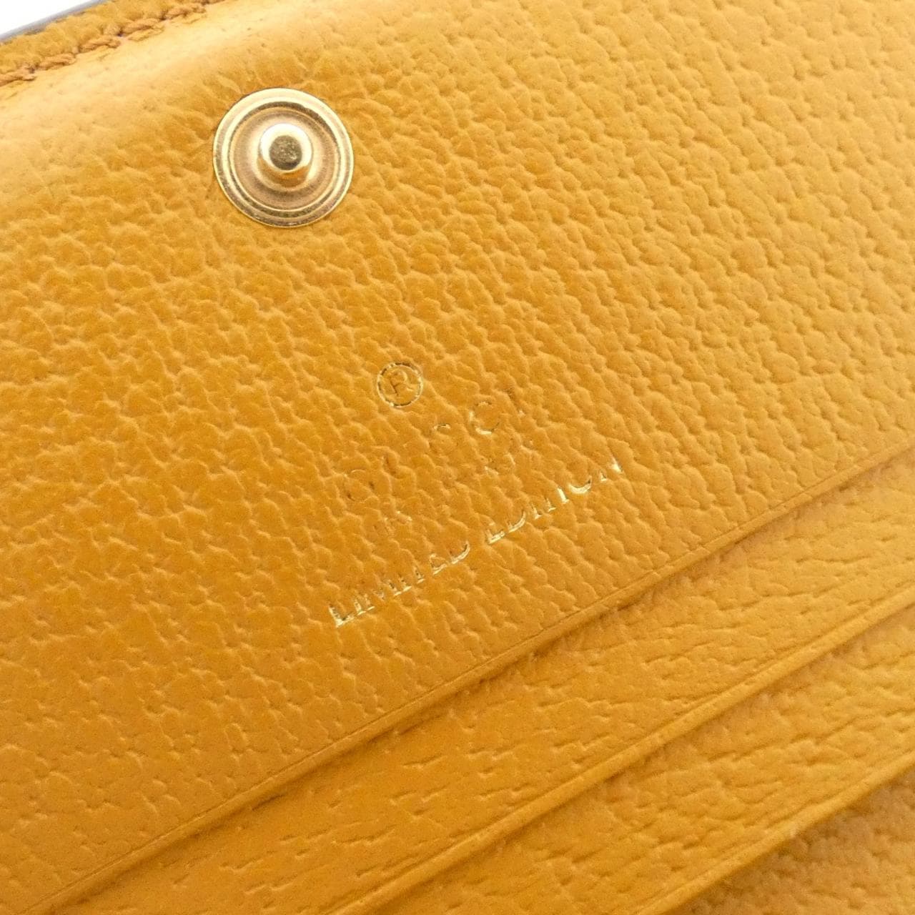 グッチ 660510 2YUAG 財布