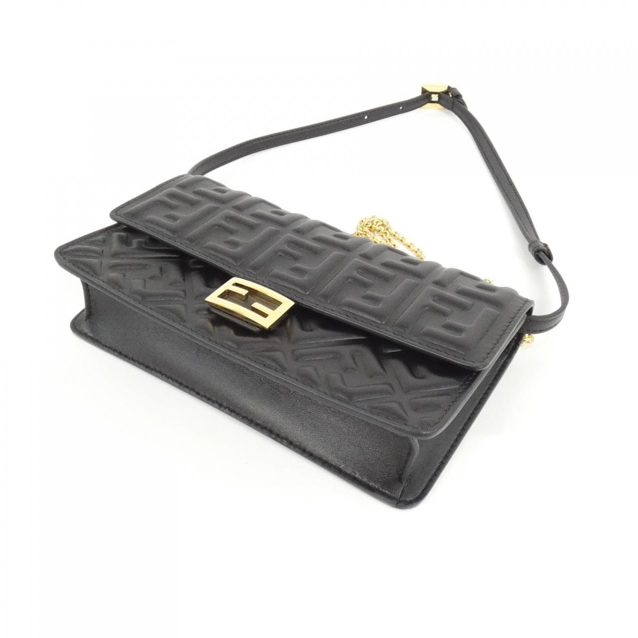 フェンディ ショルダー バゲット 8M0498 AAJD ショルダーウォレット