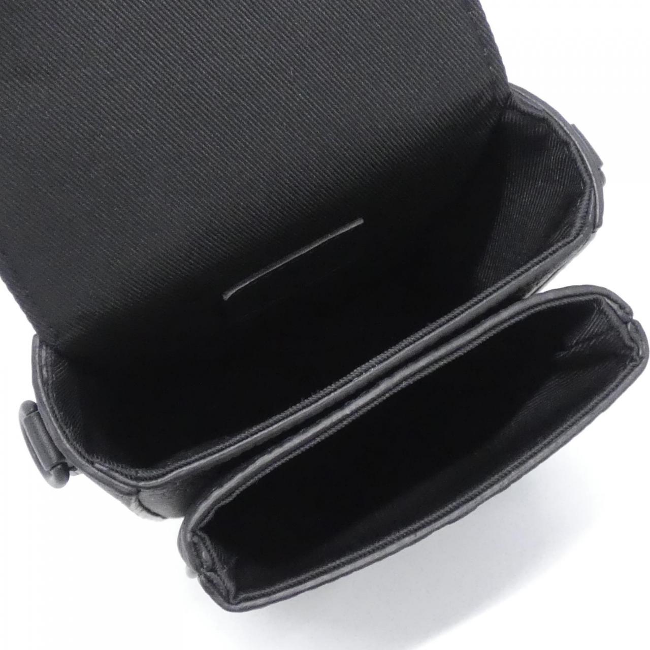 ルイヴィトン トリヨン モノグラム Sロック ヴェルティカル ウエアラブル ウォレット M81524 ショルダーバッグ