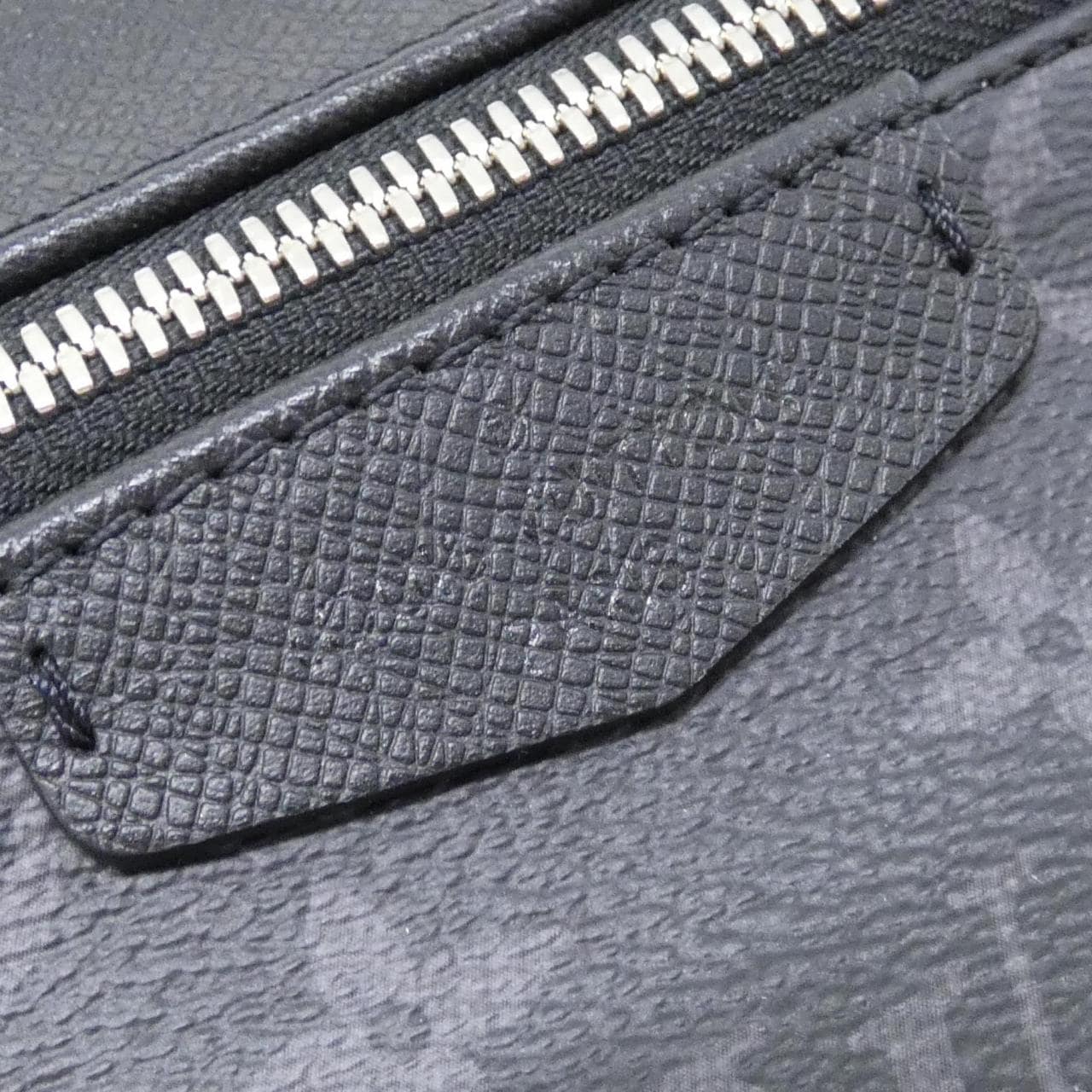 ルイヴィトン タイガ ラマ ディスカバリー バックパック M30230 リュックサック