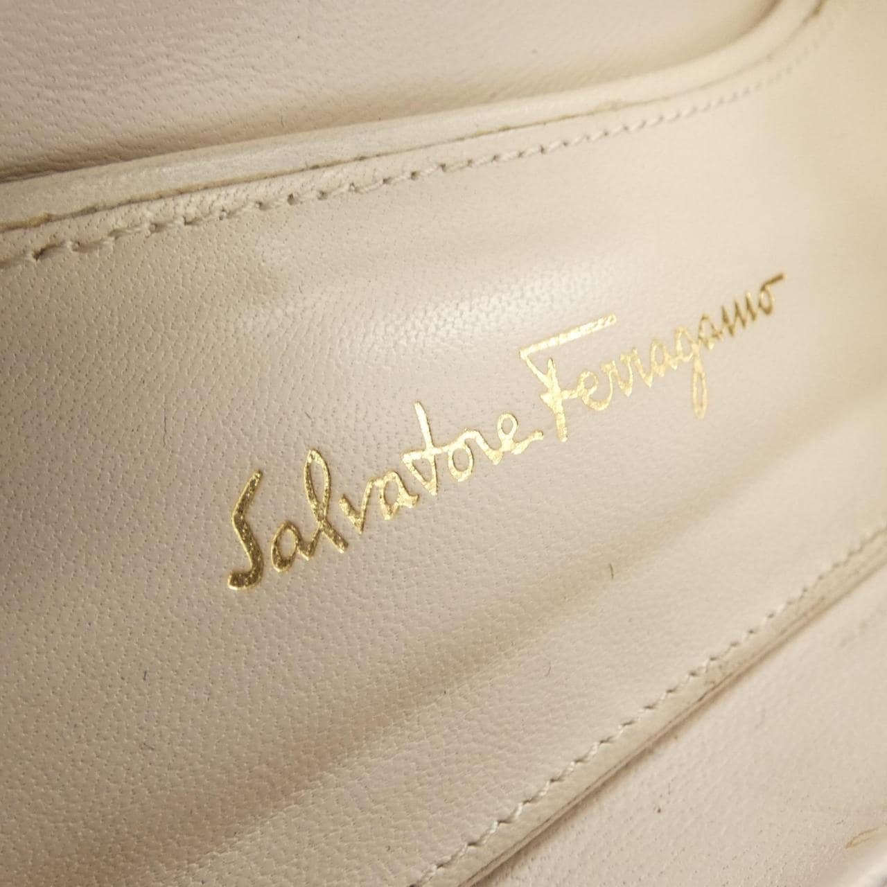 サルヴァトーレフェラガモ SALVATORE FERRAGAMO パンプス