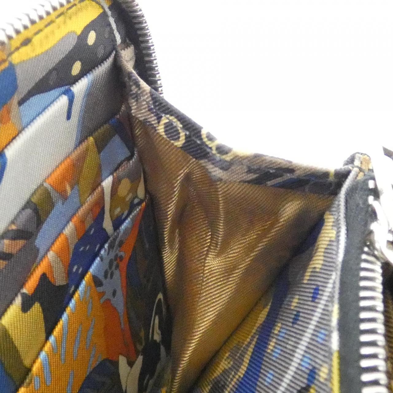 エルメス EN LIBERTE シルク イン クラシック 084387CK 財布