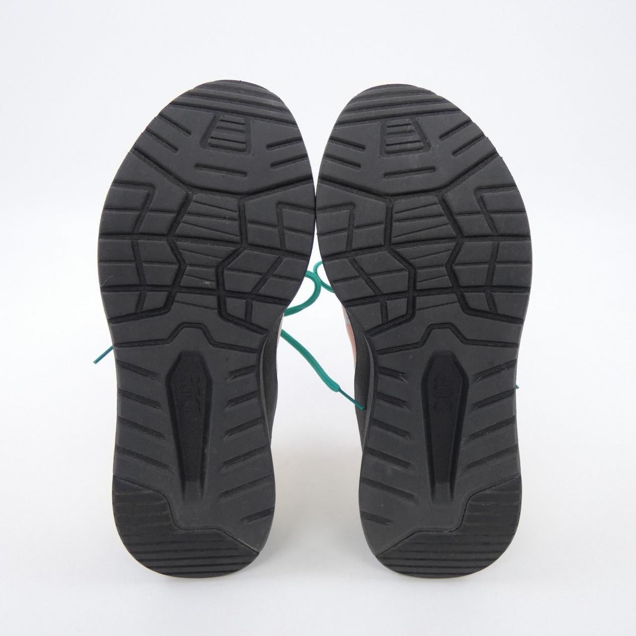 シーエフシーエル CFCL ASICS スニーカー