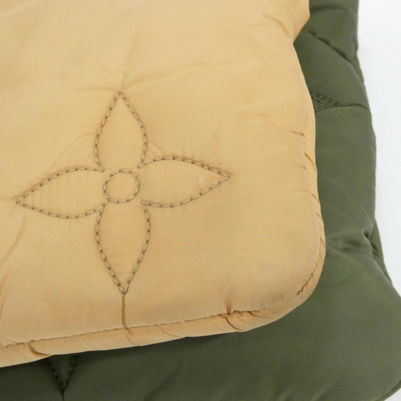 ルイヴィトン LVピロー マキシ ミュルティ ポシェット アクセソワール M58977 ショルダーバッグ