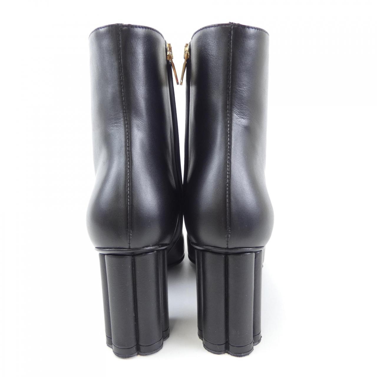 萨尔瓦托雷·菲拉格慕SALVATORE FERRAGAMO萨尔瓦托雷·菲拉格慕 (Salvatore Ferragamo) 靴子