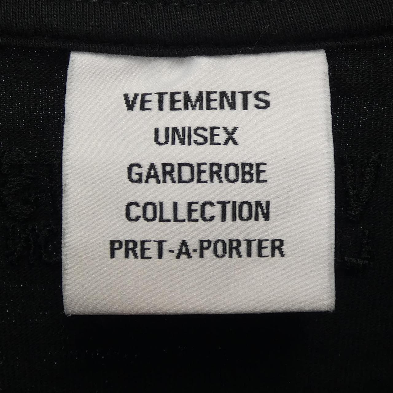 ヴェトモン VETEMENTS UA53LS100B UNISEX Tシャツ