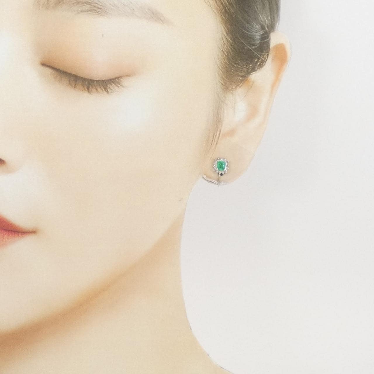 PT900祖母绿耳夹0.58克拉