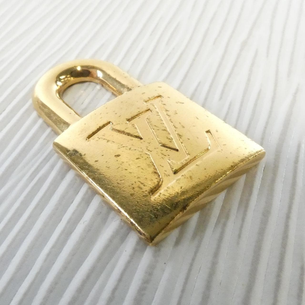 ルイヴィトン エピ(ラブロック） アルマBB M52885 バッグ
