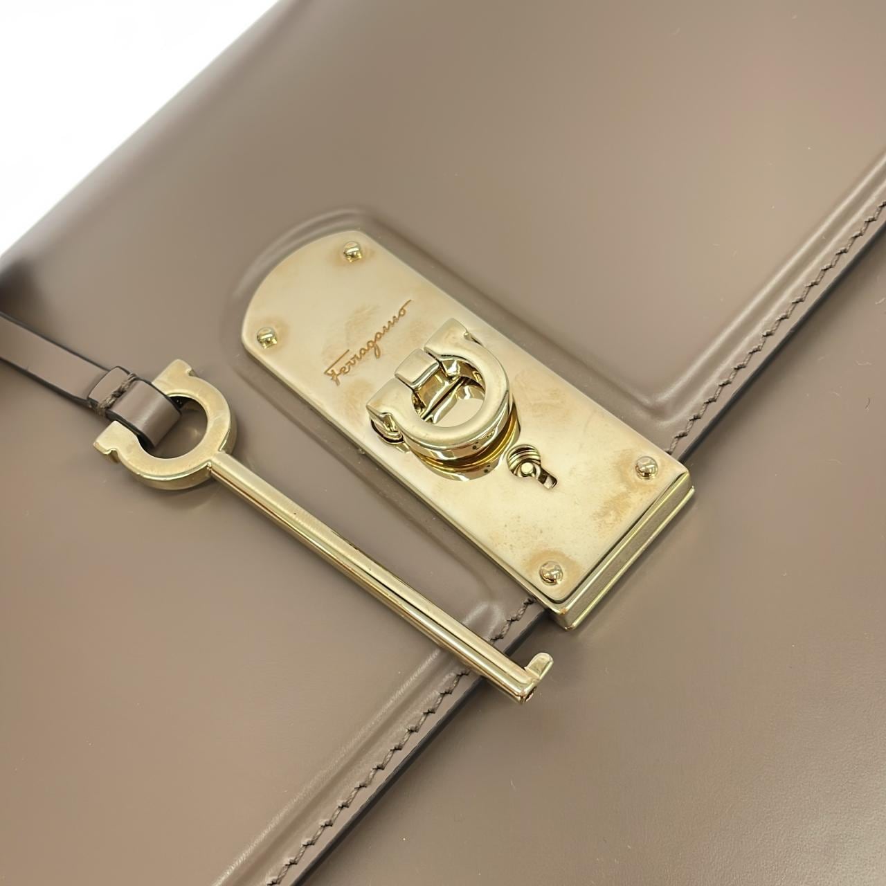 サルヴァトーレフェラガモ 21 H758 バッグ