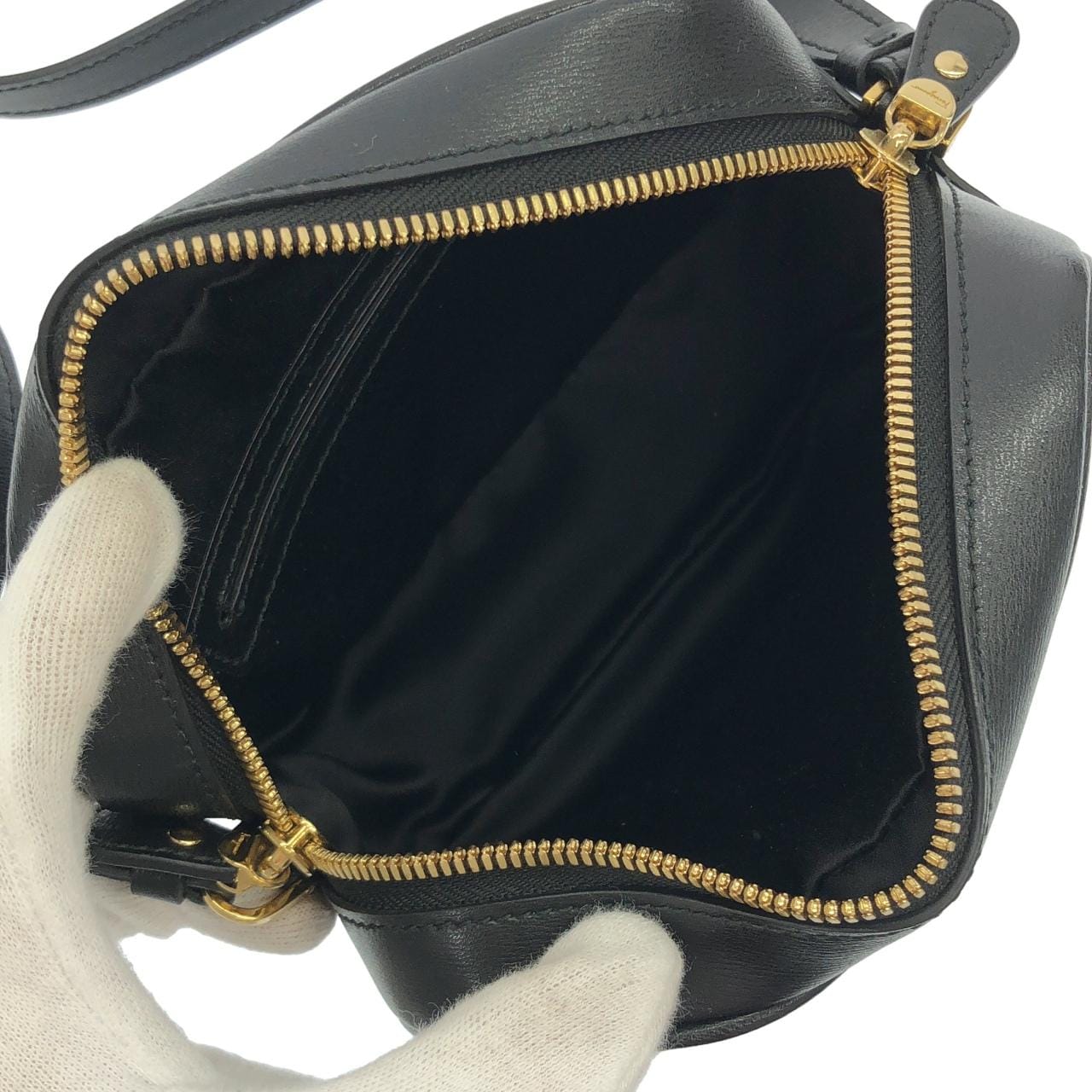 サルヴァトーレフェラガモ CITY 21 H006 ショルダーバッグ