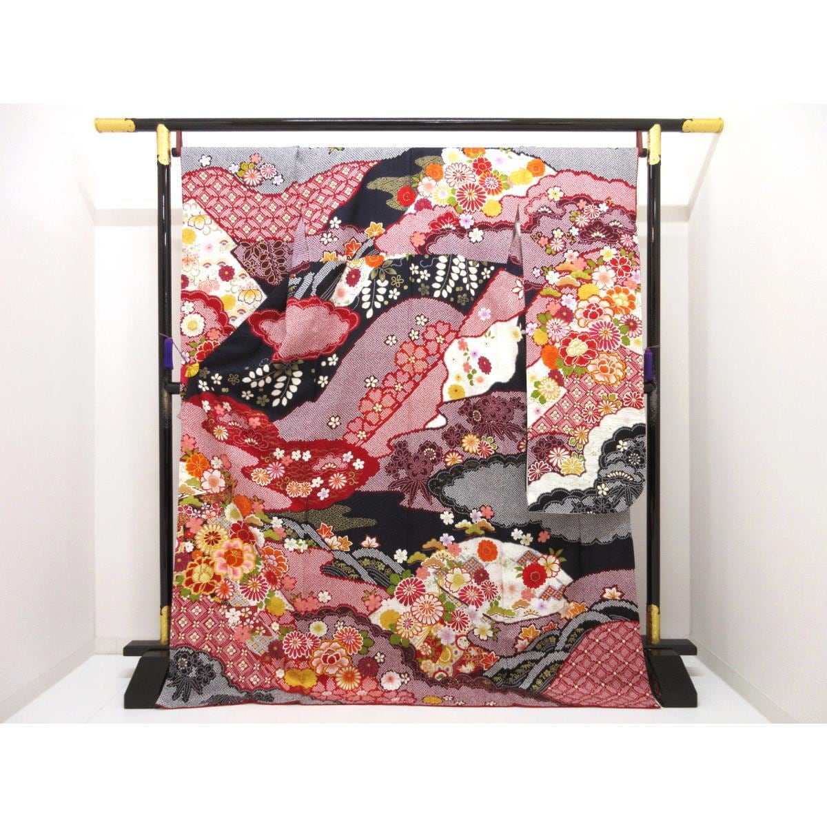 振袖　友禅金彩加工　刺繍入り絞り加工