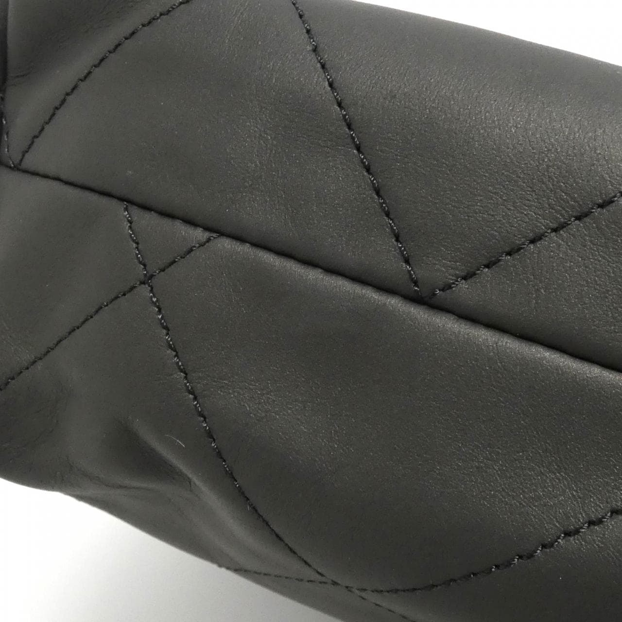 CHANEL shoulder bag