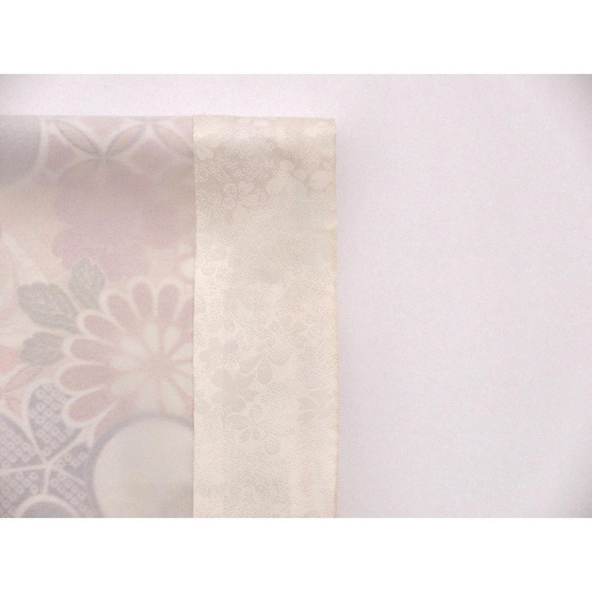 振袖　友禅金彩加工　刺繍入り