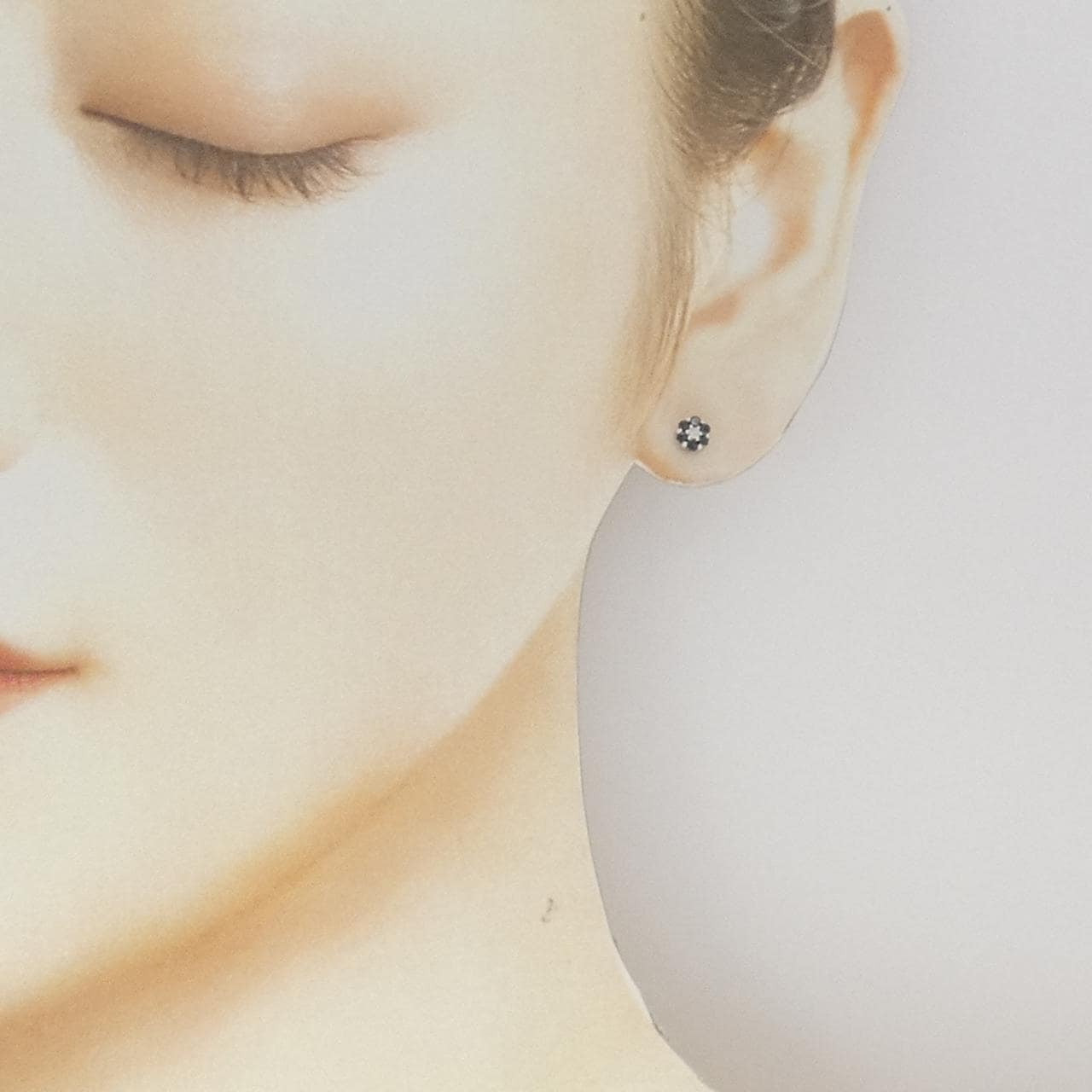K18WG フラワー ダイヤモンド ピアス 0.20CT