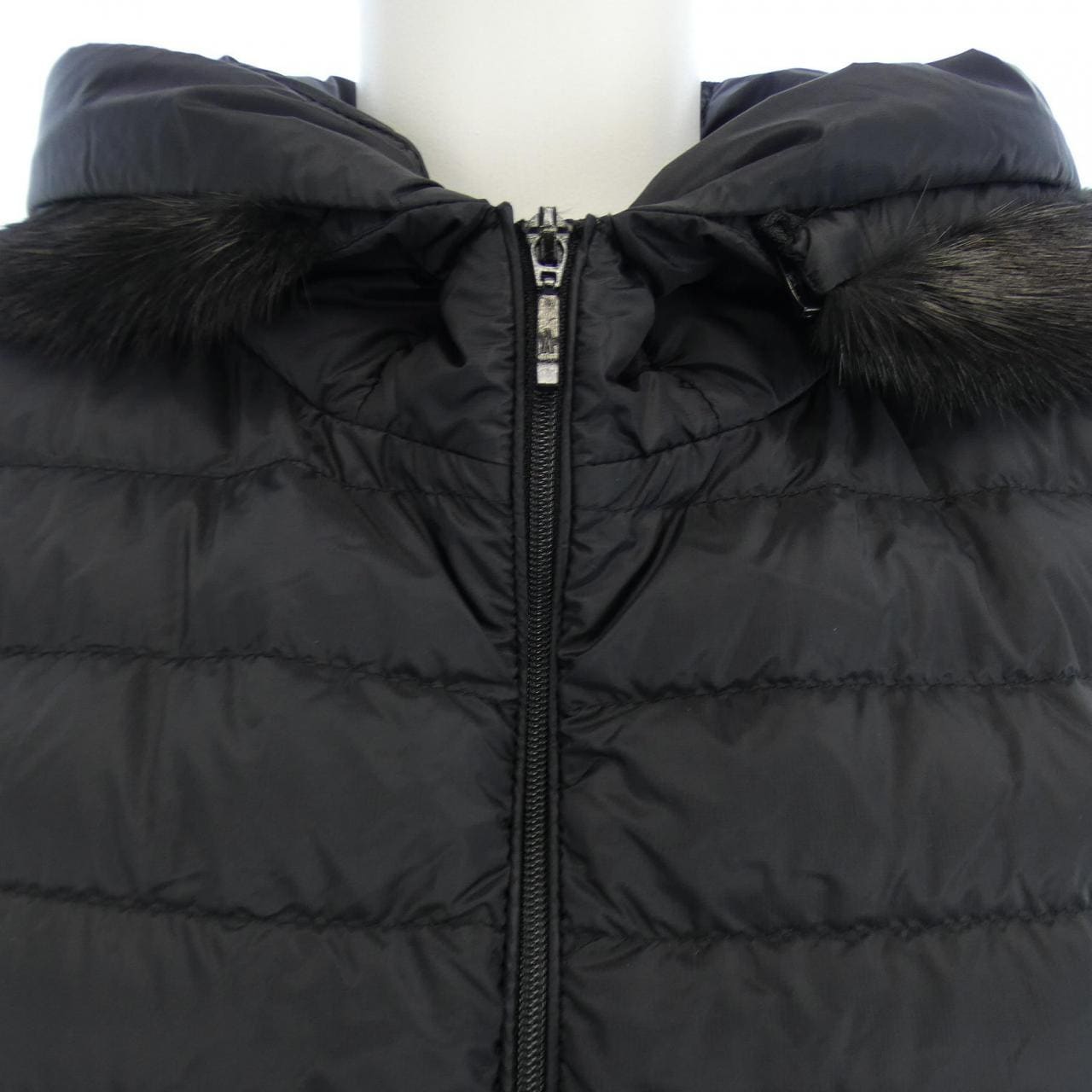 モンクレール MONCLER ダウンジャケット