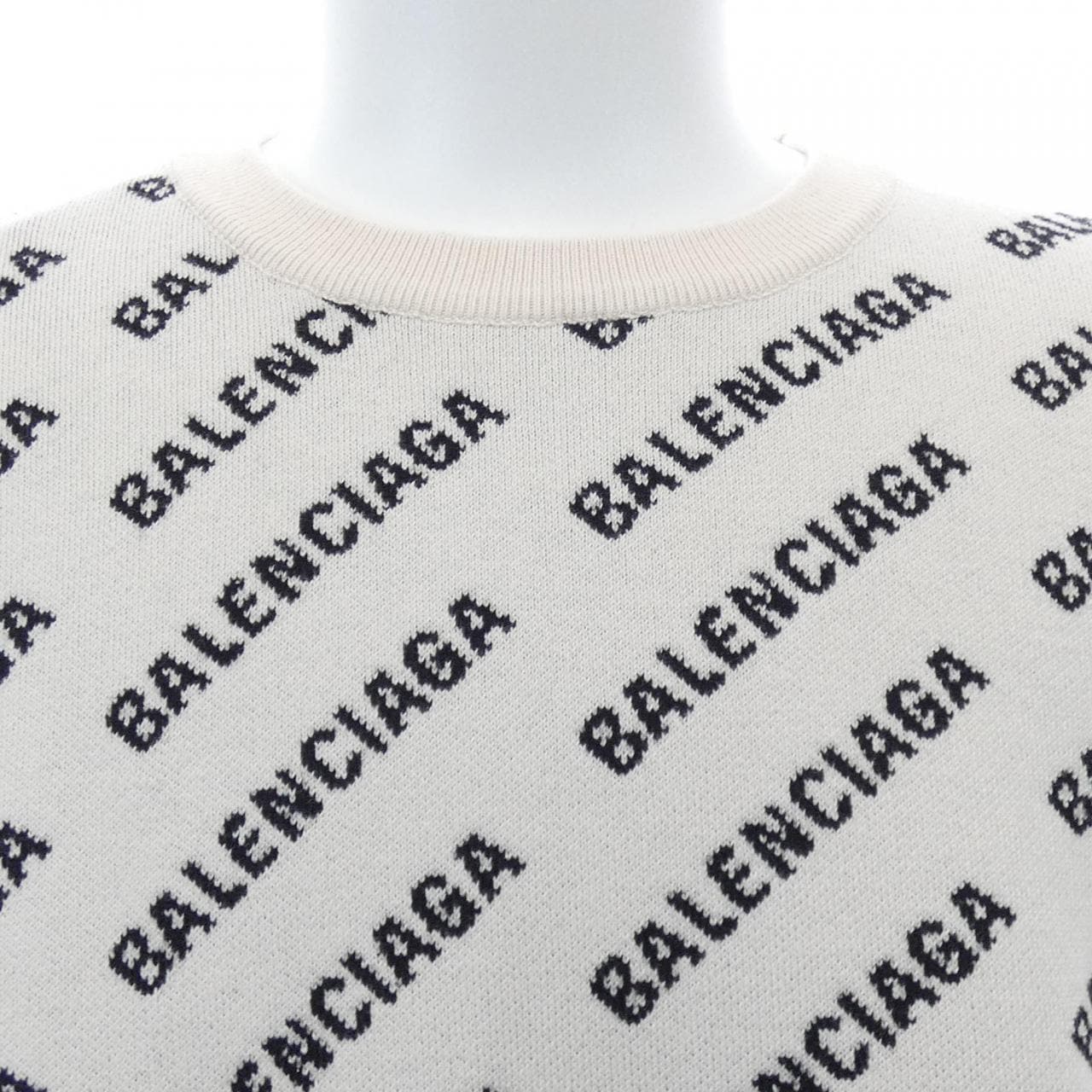 バレンシアガ BALENCIAGA 702952 T3233 ニット