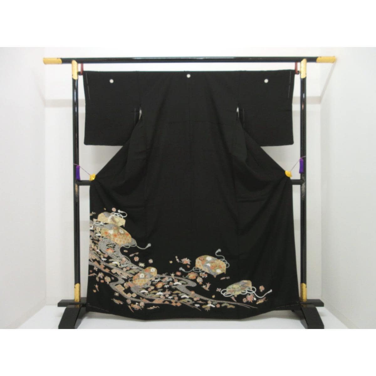 【未使用品】留袖　友禅金彩加工　刺繍入り　丸に桔梗