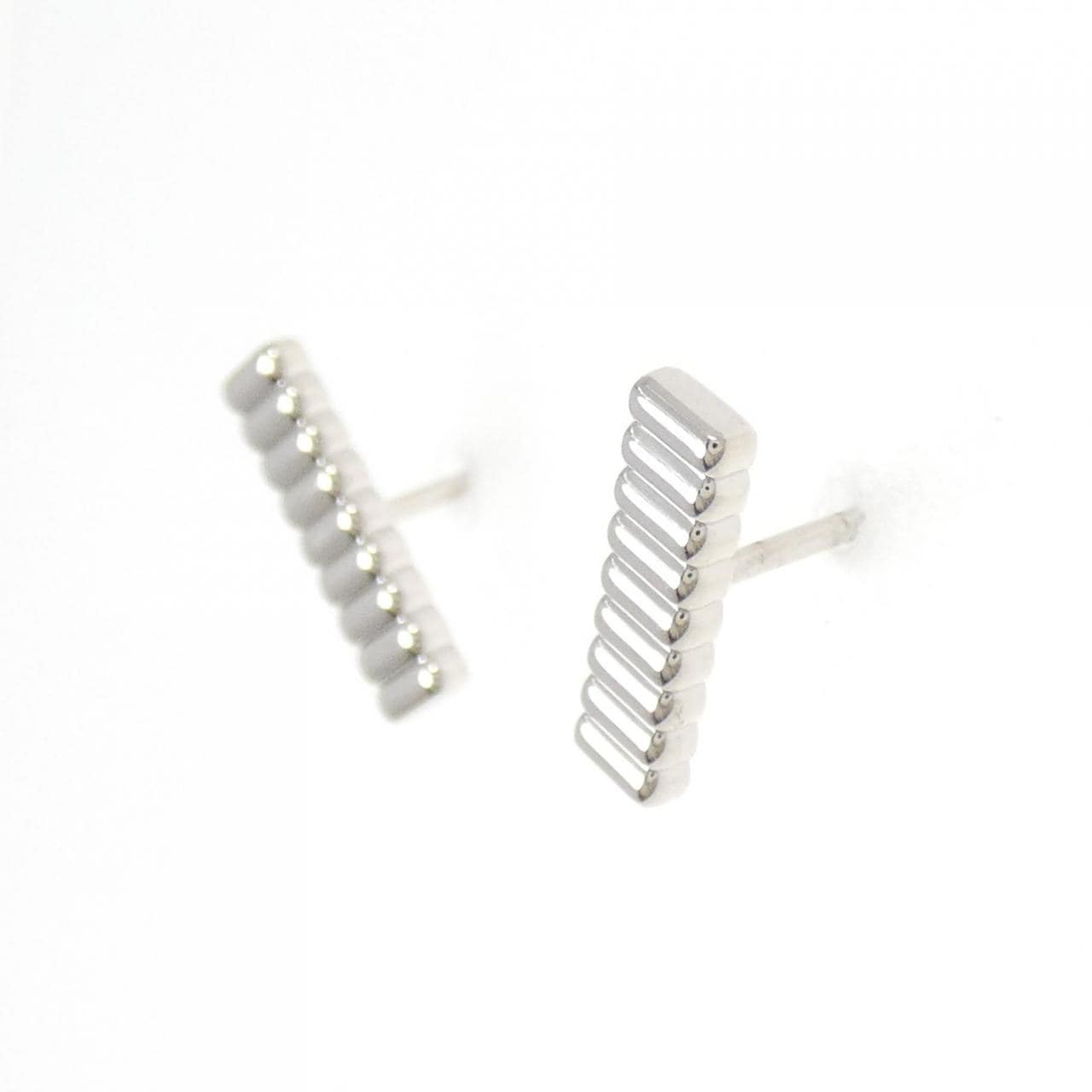 ブシュロン キャトル グログラン スタッズ ピアス