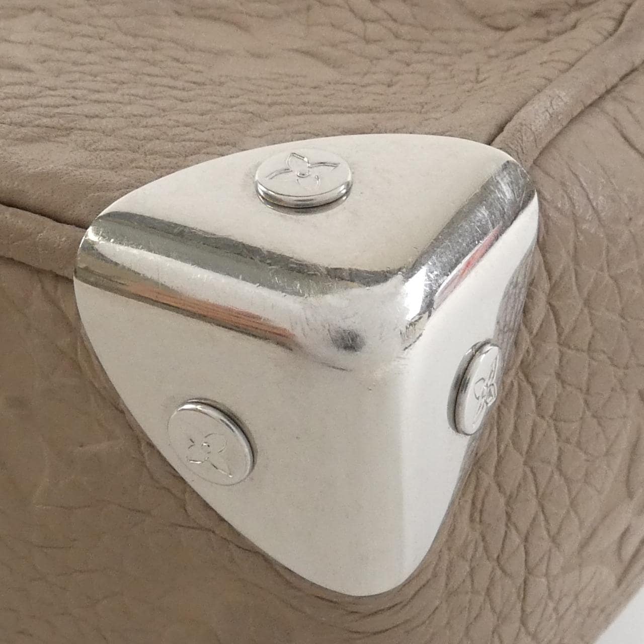 ルイヴィトン トリヨン モノグラム ミニ ソフトトランク M13868 ショルダーバッグ