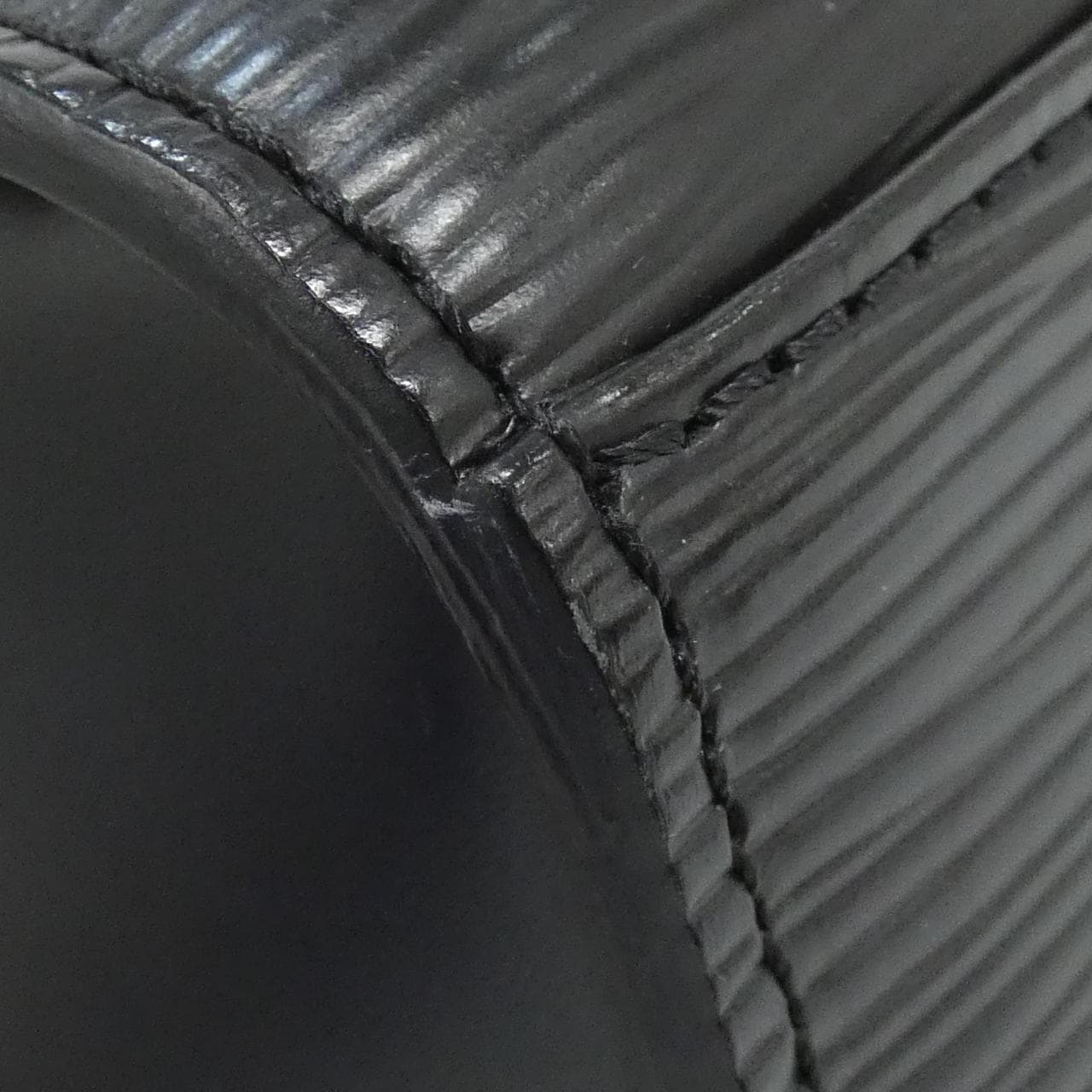 ルイヴィトン エピ ポンヌフ M52052 バッグ