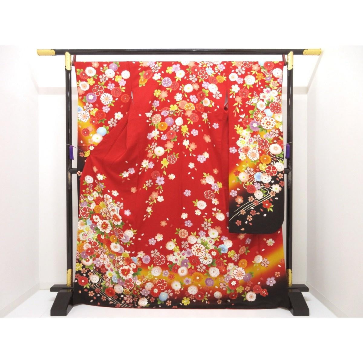 振袖　友禅加工刺繍入り　ボカシ染