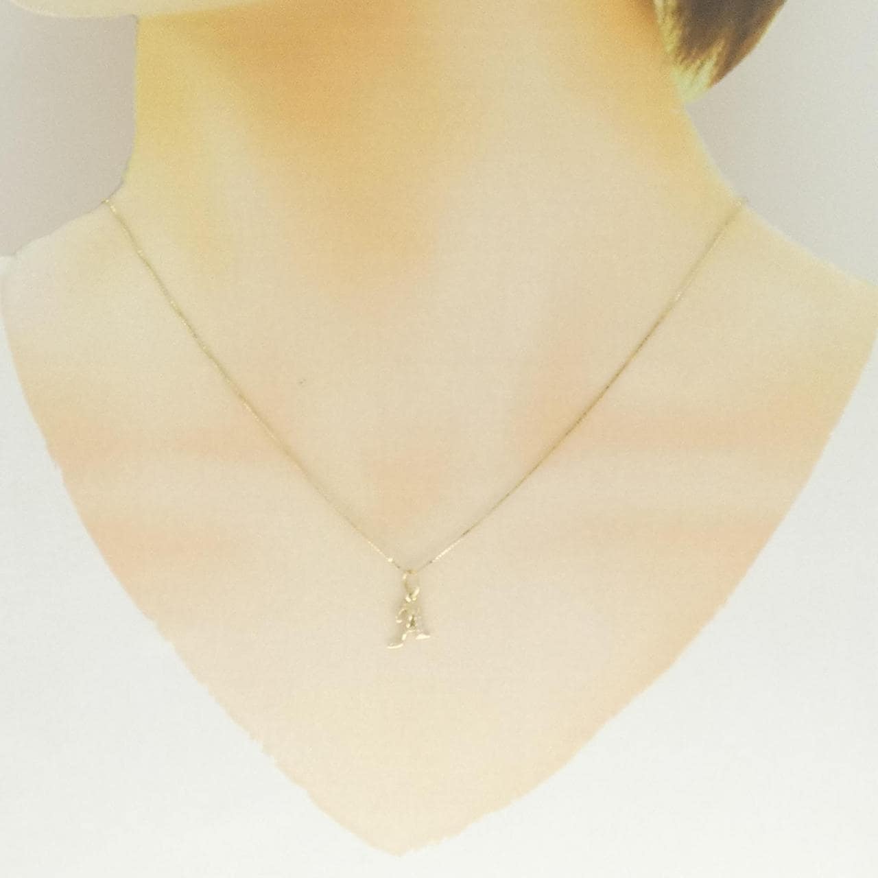 K10YG 字母 A钻石项链 0.02克拉