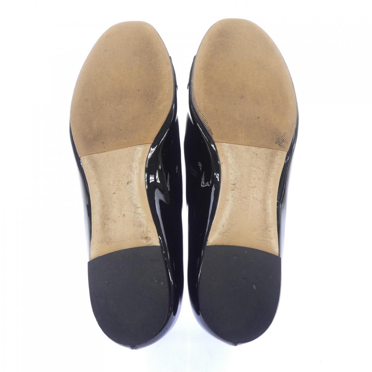 サルヴァトーレフェラガモ SALVATORE FERRAGAMO フラットシューズ