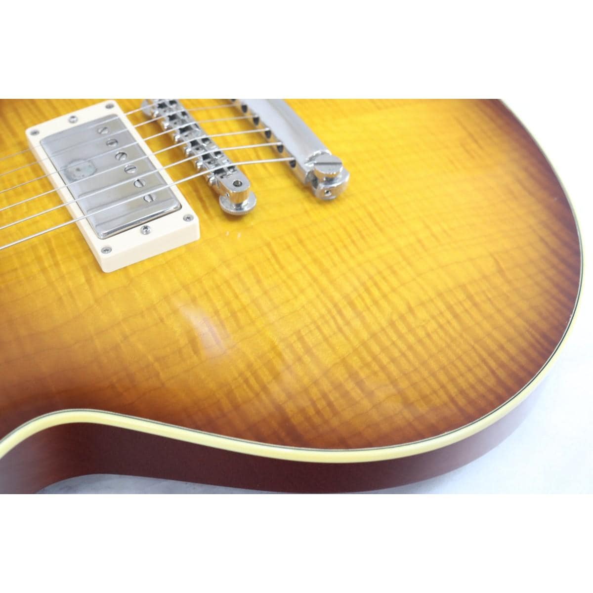 ＣＯＬＬＩＮＧＳ　ＣＩＴＹ　ＬＩＭＩＴＳ　ＤＥＬＵＸＥ