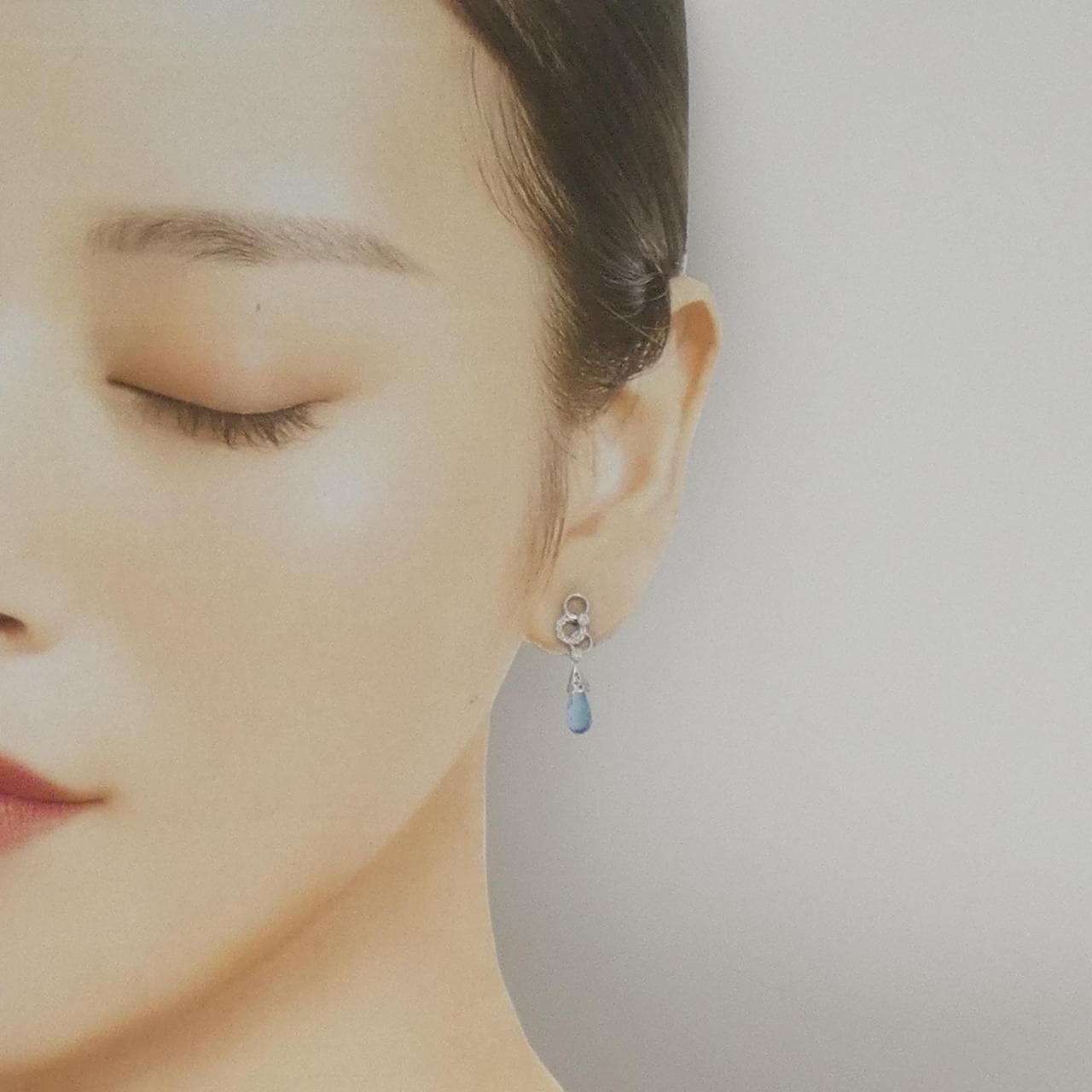 K18WG ブルートパーズ ピアス