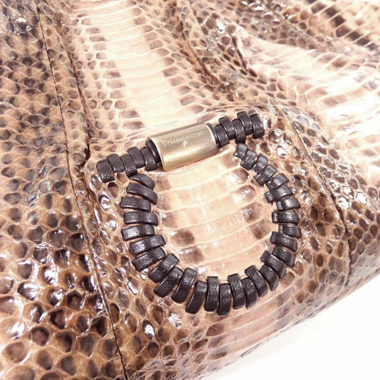 サルヴァトーレフェラガモ 21 C209 バッグ