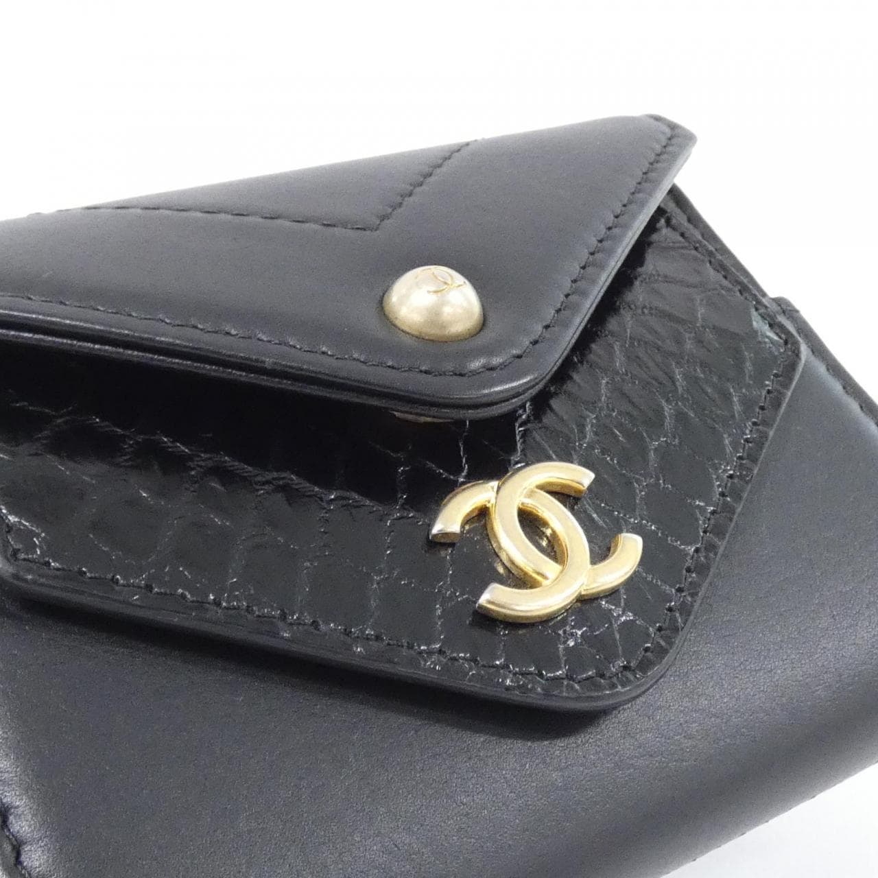 CHANEL chain clutch