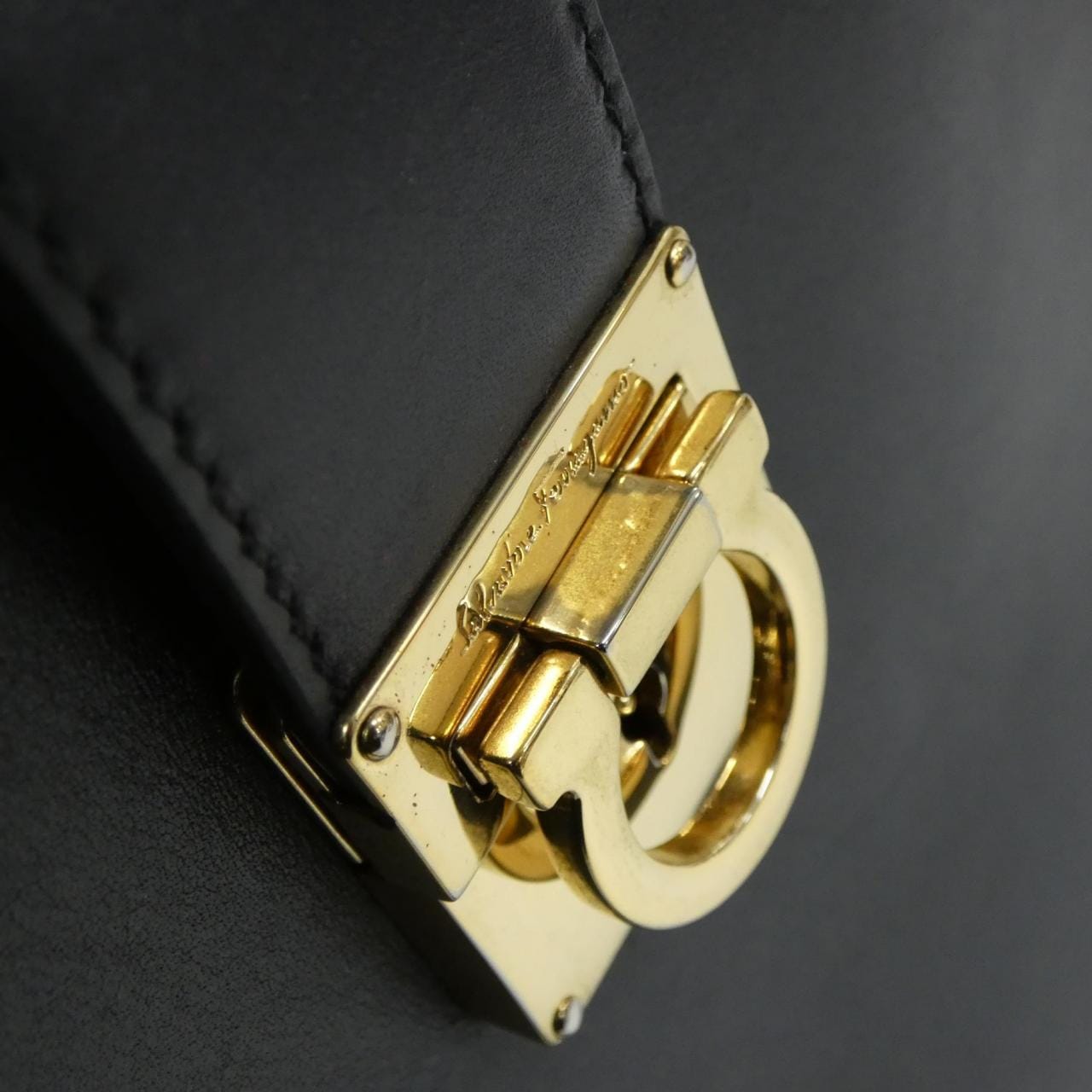 【ヴィンテージ】サルヴァトーレフェラガモ 21 D658 バッグ