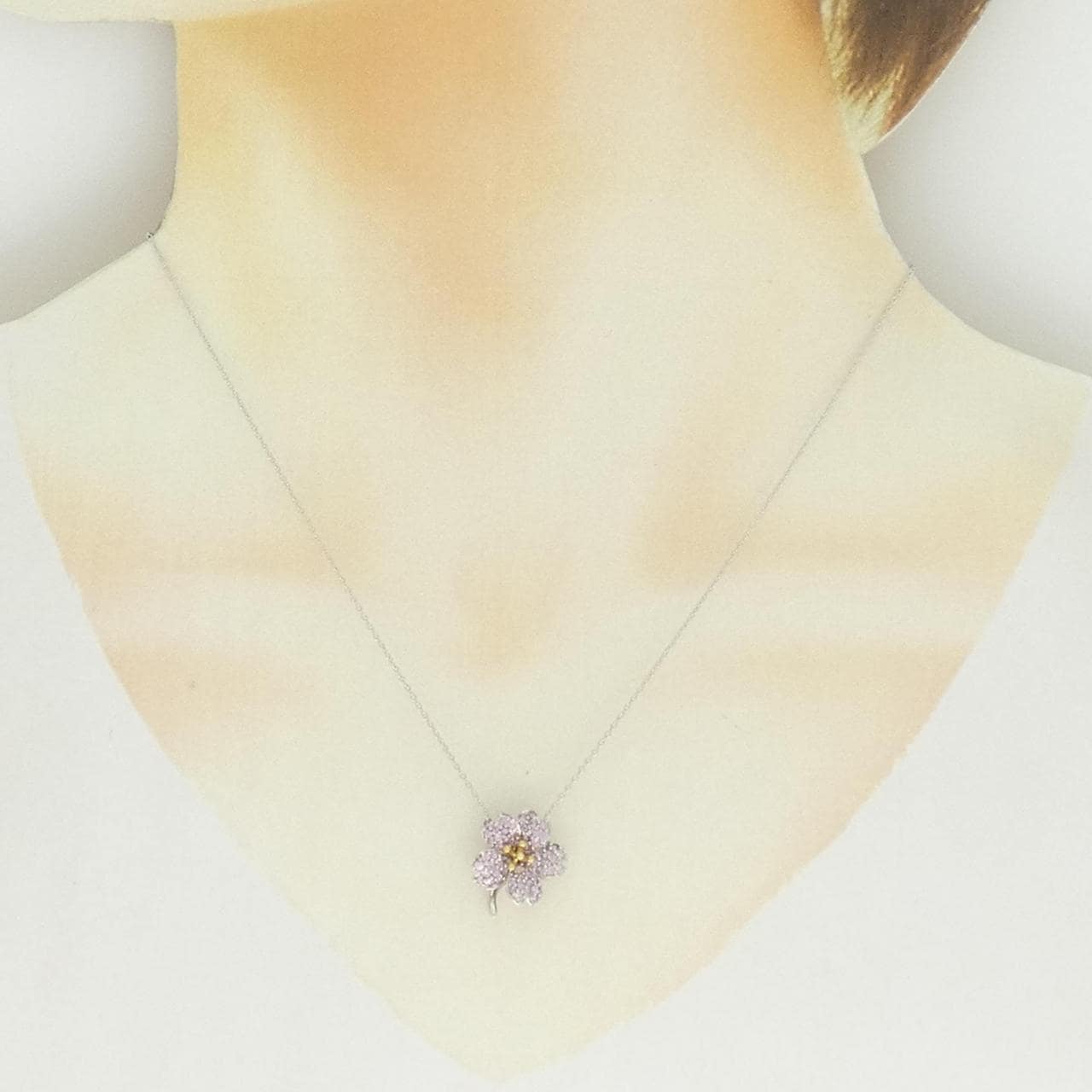 K18WG/K18YG フラワー サファイヤ ネックレス 0.60CT