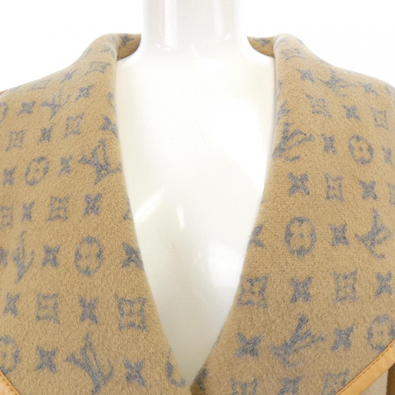 ルイヴィトン LOUIS VUITTON ベルテッドショートラップ FLCO17QWE コート