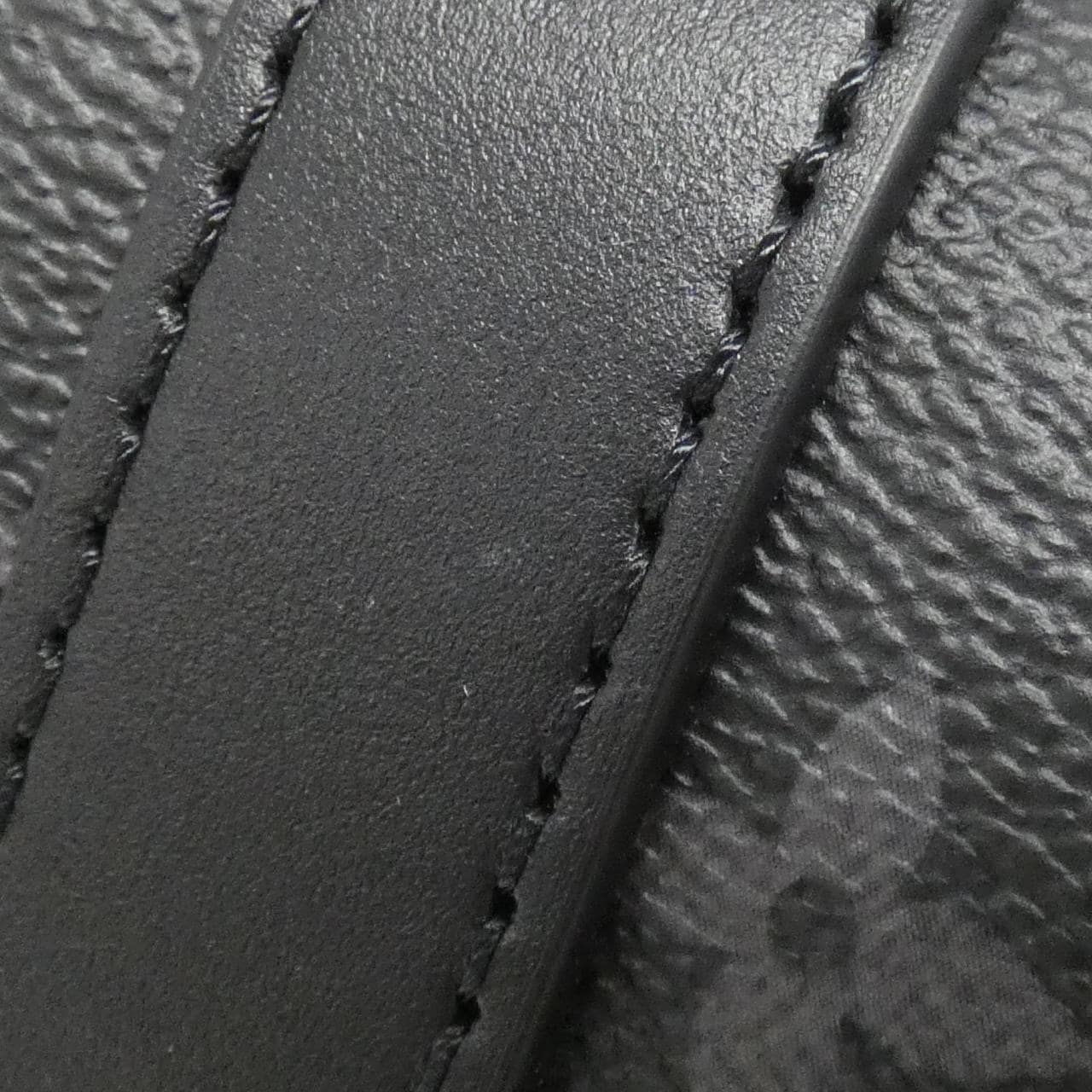 LOUIS VUITTON Monogram Eclipse Reverse Keepall Bandouliere 25 厘米 M46271 波士顿包