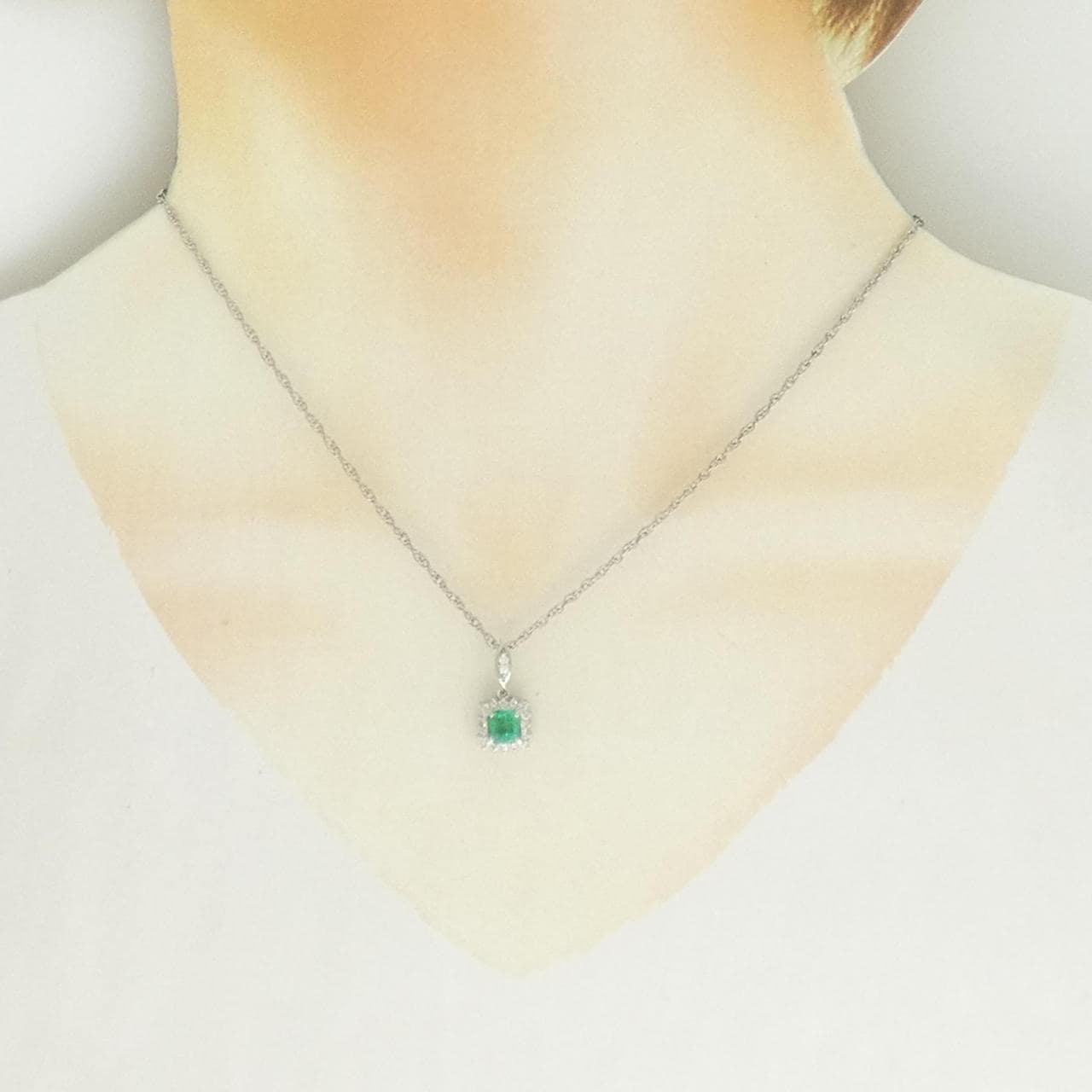 PT900 エメラルド ネックレス 0.83CT