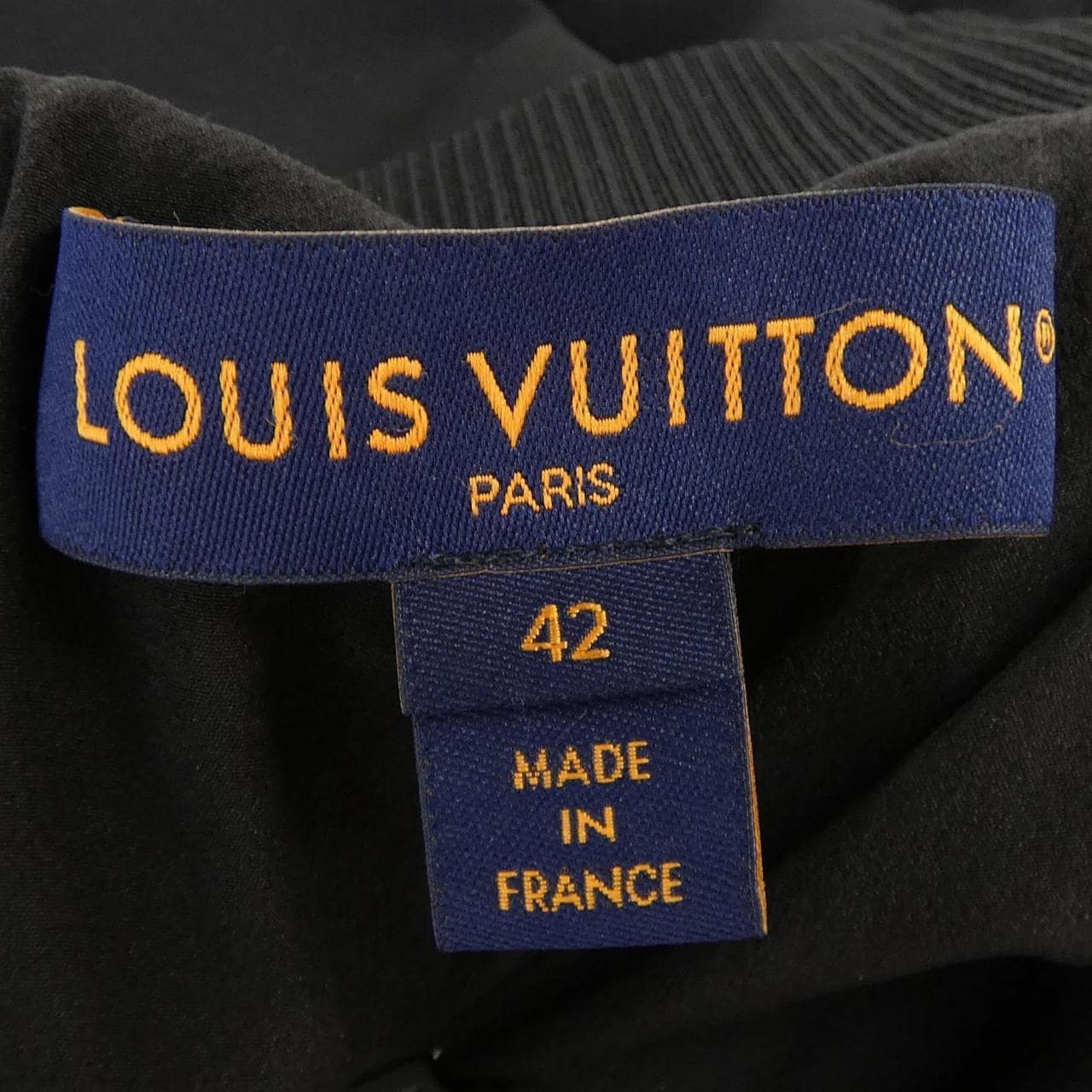 ルイヴィトン LOUIS VUITTON エンボスモノグラム FMJA26D97 ブルゾン