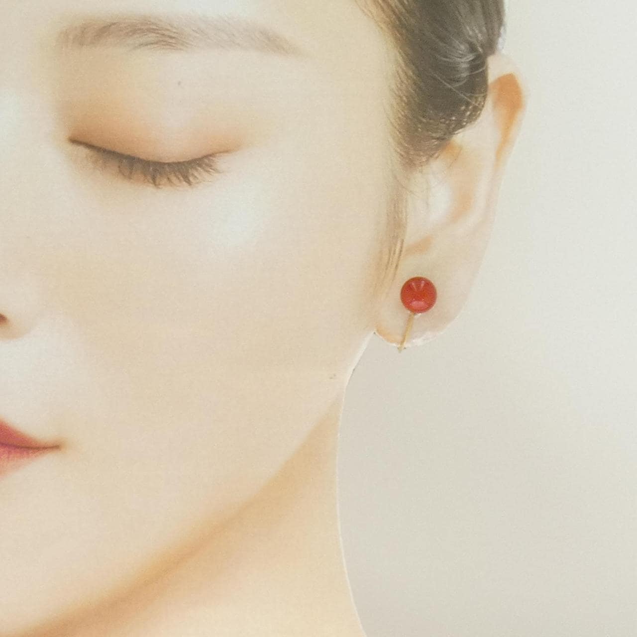 K18YG サンゴ イヤリング 8.1mm