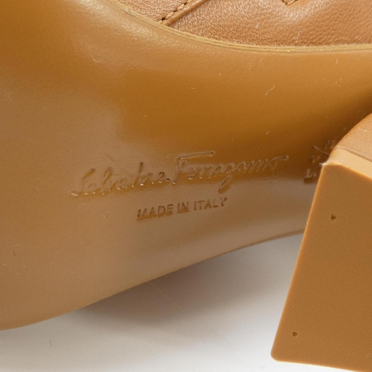 薩爾瓦托雷·菲拉格慕SALVATORE FERRAGAMO薩爾瓦托雷·菲拉格慕 (Salvatore Ferragamo) 靴子